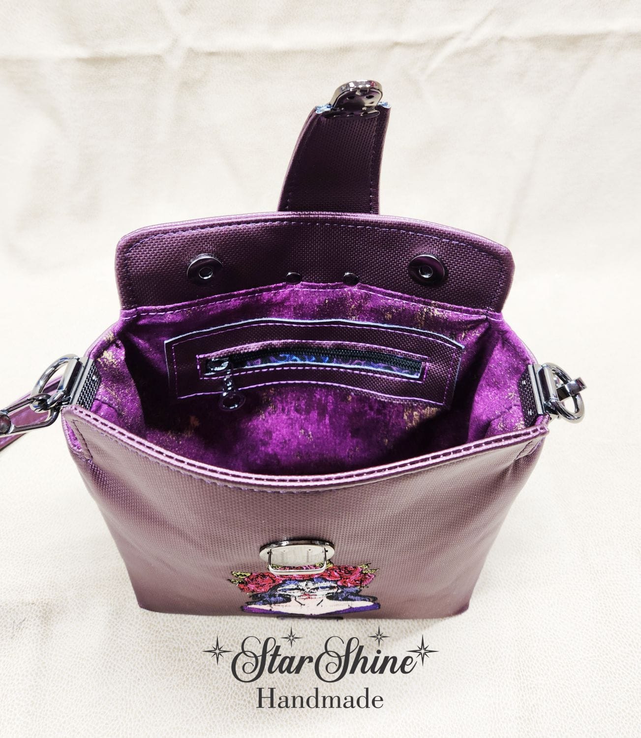 Sangria Los Muertos Crossbody. Interior View.