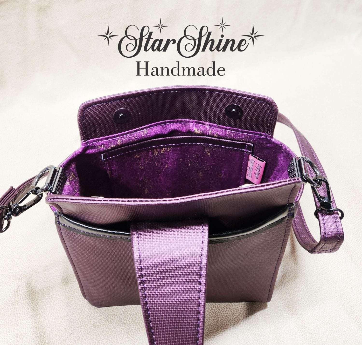 Sangria Los Muertos Crossbody. View showing inner pockets in interior.