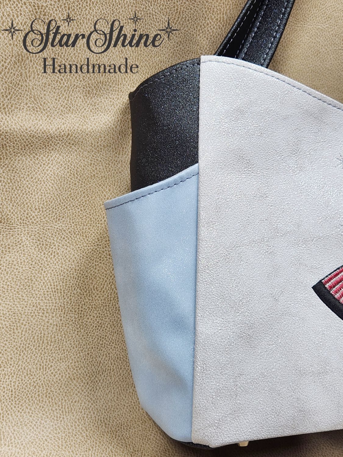 Sparkling Vintage Themed Winter Wonderland. View Showing Side Pocket.