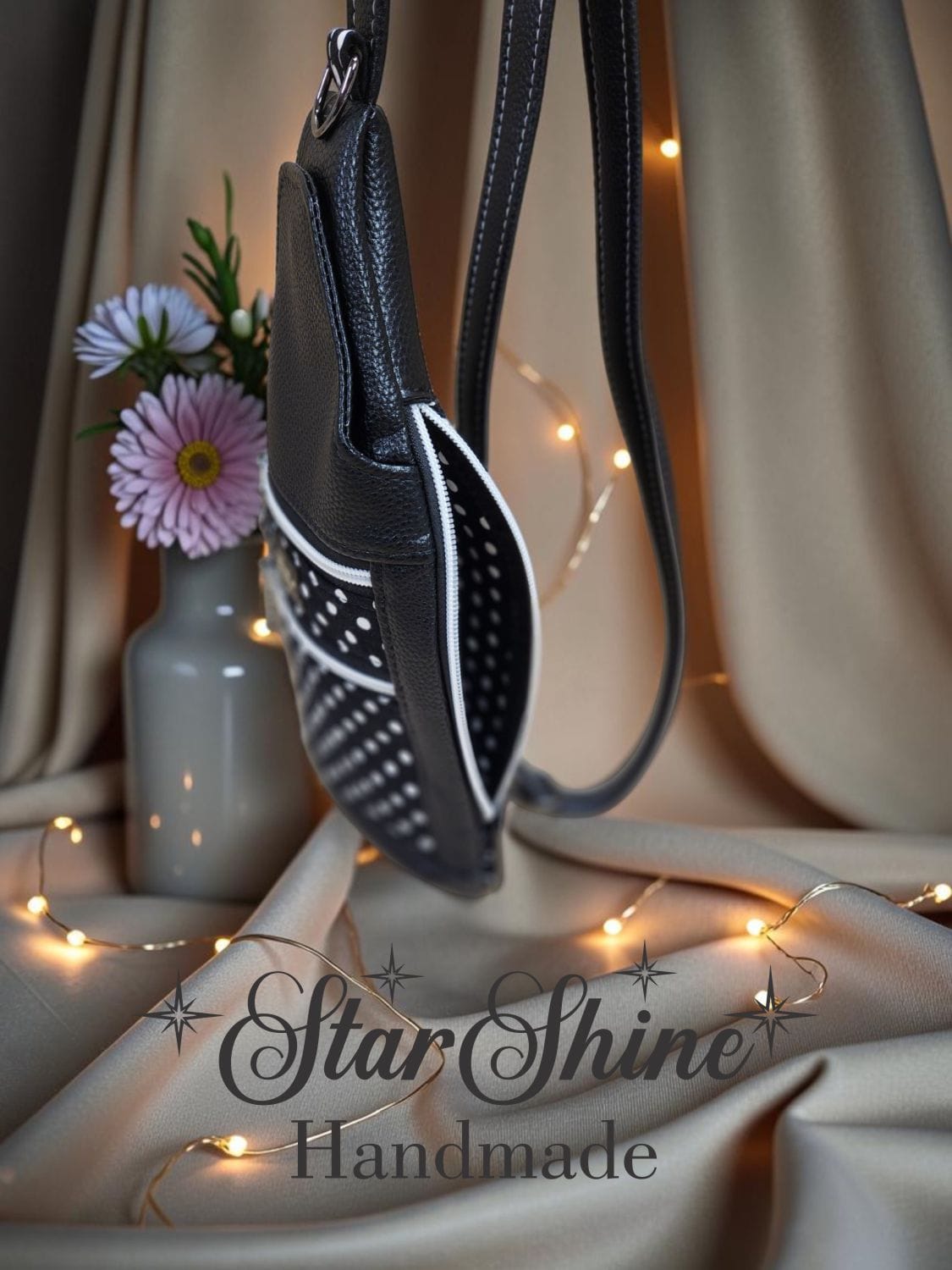 Black and White Polka Dot Fielder. Side View.
