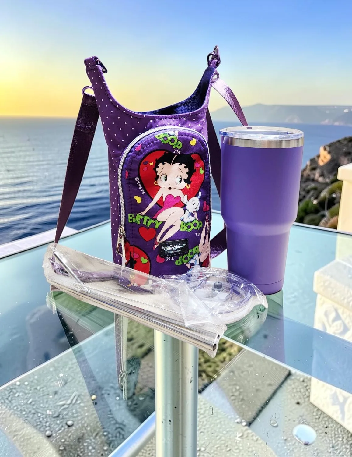 Iconic Betty Boop Water Bottle Bag. Front View with included water bottle.
