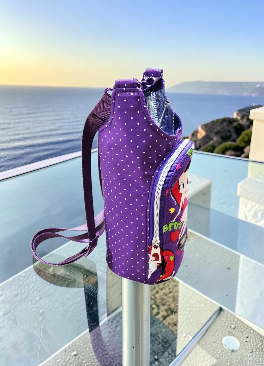 Iconic Betty Boop Water Bottle Bag. Side View.
